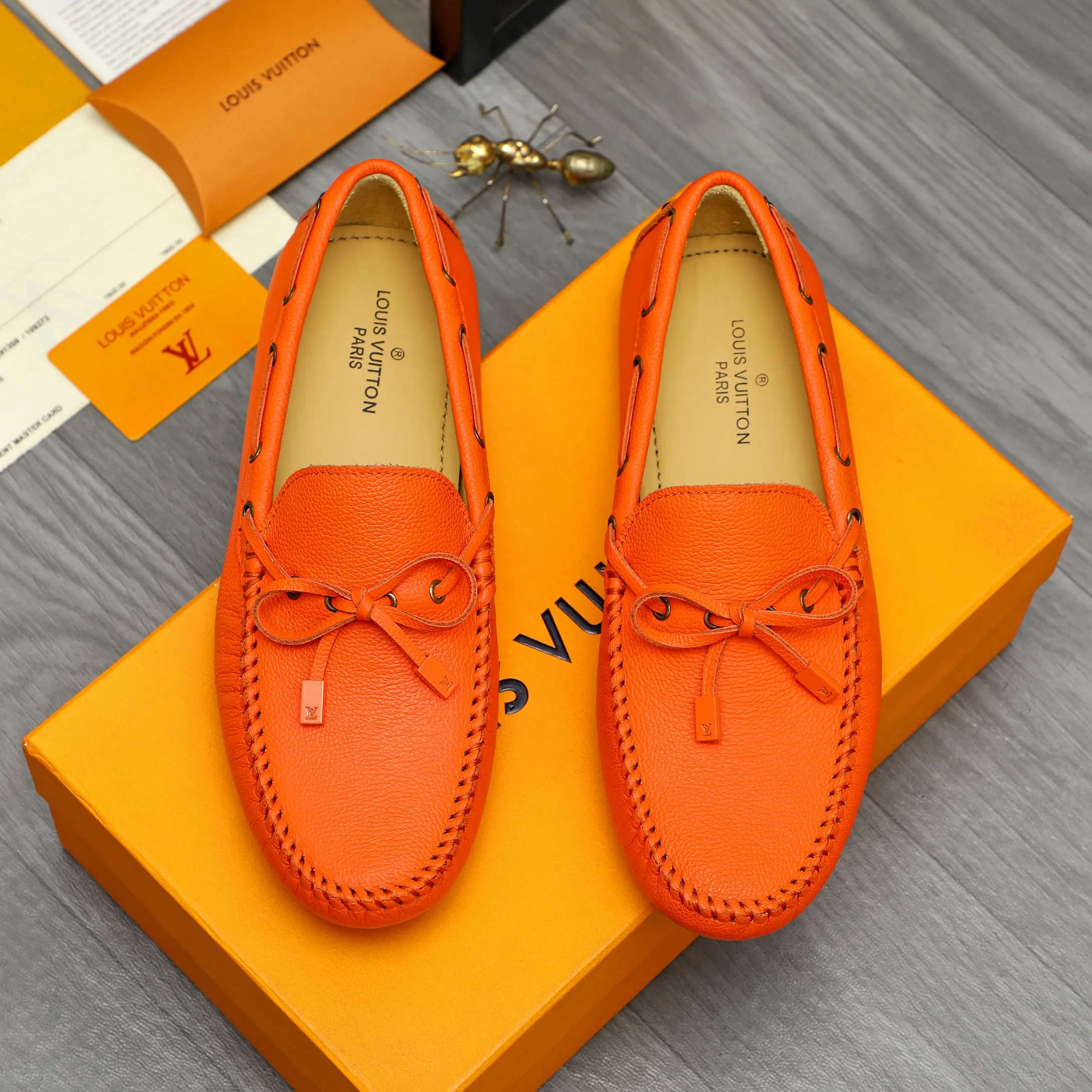 Men's shoes 💰420 Product trademark: LV "Louis Vuitton" casual slip-on shoes Regular size: 38-46 (45.46 custom-made, non-returnable) Product materials: Selected pebbled cowhide upper, sheepskin lining, original bean outsole
